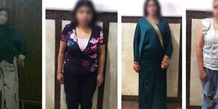 ضبط 4 سيدات يروّجن لأعمال منافية للآداب عبر تطبيق هاتفي في الإسكندرية