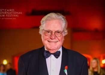 مش منظرة.. حسين فهمي يعلق على إقامته في أفخم الفنادق خلال حضوره المهرجانات السينمائية