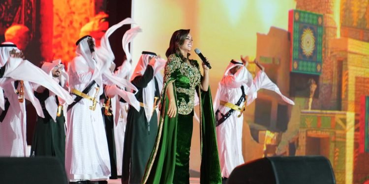 ديانا حداد تتألق في حفل اليوم الوطني السعودي 95 خلال أول زيارة لها للجوف