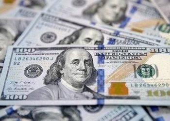 الدولار يتراجع قرشين أمام الجنيه في ختام تعاملات اليوم