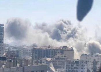 تواصل تدمير أبراج غزة.. حماس تتهم إسرائيل بـ “التهجير القسري”