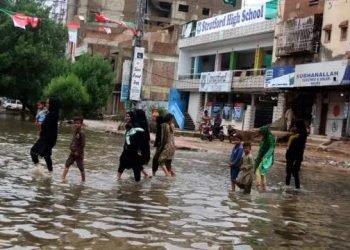 باكستان: ارتفاع حصيلة ضحايا الفيضانات هذا العام إلى 910 قتلى و1044 مصابا