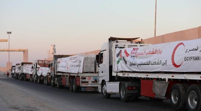 تحرك قافلة المساعدات الإنسانية الـ31 من مصر إلى قطاع غزة