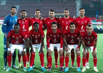 الأبيض يفرض انتصاره في الشوط الأول بمباراة الأهلي والزمالك