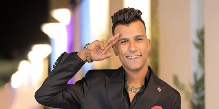 انهيار زوجة عصام صاصا أمام قسم الشرطة.. بعد مشاجرة الملهى الليلي