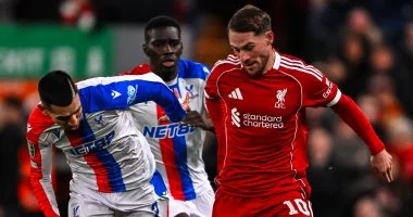 ليفربول يودّع كأس الرابطة بثلاثية مهينة أمام كريستال بالاس.. وصلاح خارج القائمة