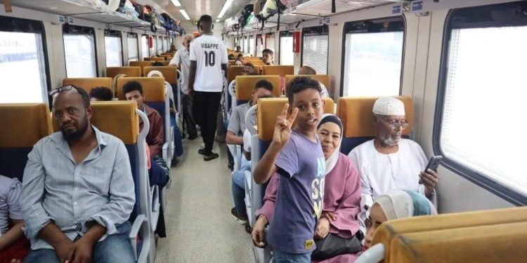 سكك حديد مصر تُسيّر الرحلة الثانية والعشرين لقطارات عودة الأشقاء السودانيين