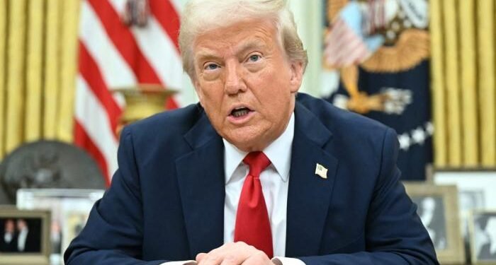 الرئيس الأمريكي يحذر حماس: تسليم السلاح أو "نحن من سيفعل ذلك"