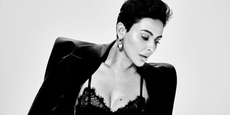 مهرجان الجونة.. ميس حمدان تفاجئ الجمهور بحلاقة شعرها بالكامل