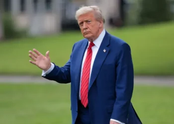 ترامب يتابع عملية إطلاق سراح الرهائن في غزة خلال رحلته إلى إسرائيل