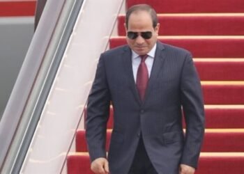 السيسي يعود إلى أرض الوطن بعد مشاركته في القمة الأولى بين مصر والاتحاد الأوروبي ببروكسل