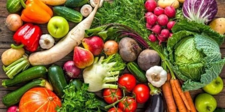 استقرار أسعار الخضروات وارتفاع تدريجي في الفاكهة بالأسواق المصرية