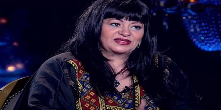 منهارة نفسيًا.. فريدة سيف النصر تغيب عن جنازة شقيقها