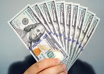 تراجع سعر الدولار مقابل الجنيه إلى أقل مستويات هذا الأسبوع