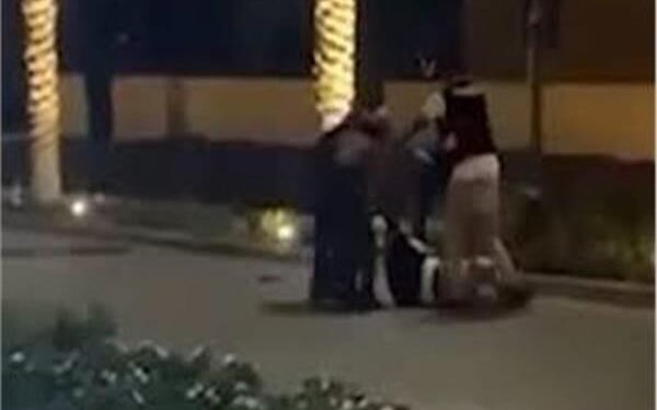 التحقيق مع الملاكم المتهم بإصابة أسرة كاملة داخل كمبوند بيفرلي هيلز