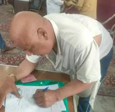 تمزق ملابس نائب سابق أمام لجنة الانتخابات بالبحيرة.. لن تُصدق السبب