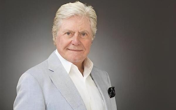 مهرجان القاهرة السينمائي: البوستر المعلن للدورة 46 تصميم مبدئي