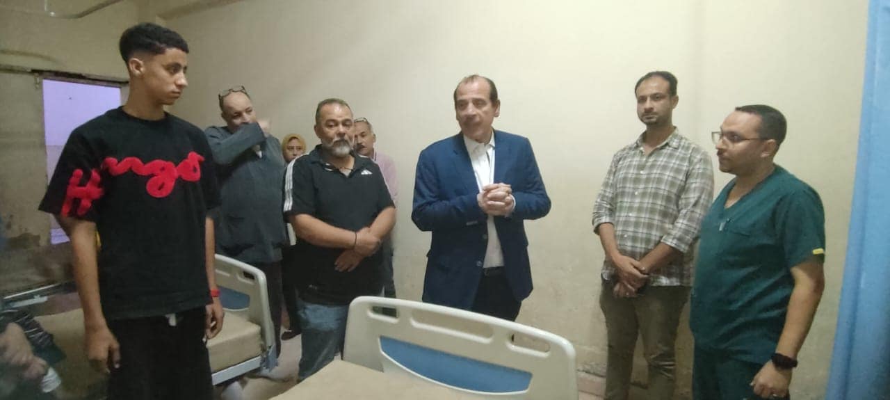 جولة ليلية مفاجئة لنائب وزير الصحة تكشف تقصيرًا وإهمالًا بعدد من مستشفيات حلوان
