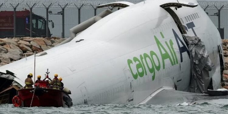 تحطم طائرة شحن تابعة لطيران الإمارات في هونج كونج ومصرع شخصين