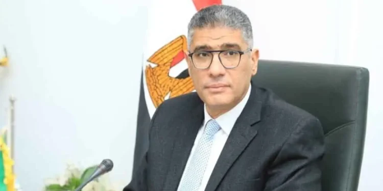 محافظ الجيزة: حملات ميدانية لمراقبة تعريفة المواصلات وسحب تراخيص المخالفين