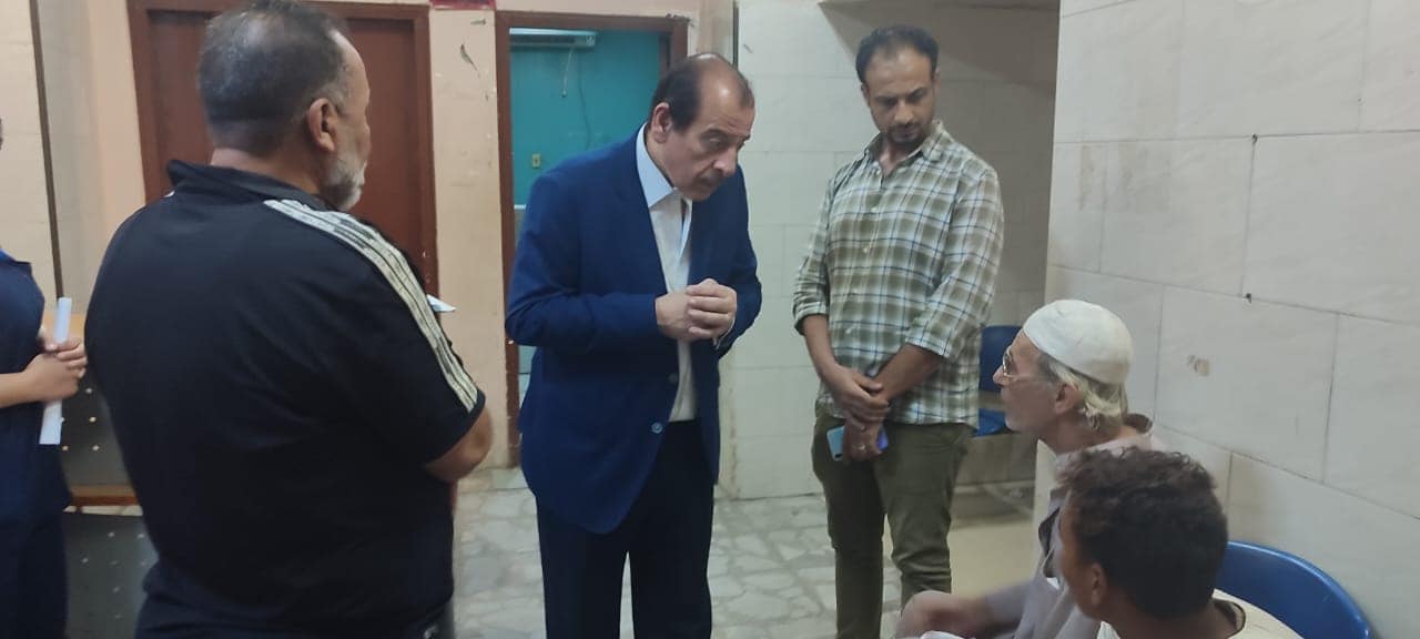 جولة ليلية مفاجئة لنائب وزير الصحة تكشف تقصيرًا وإهمالًا بعدد من مستشفيات حلوان