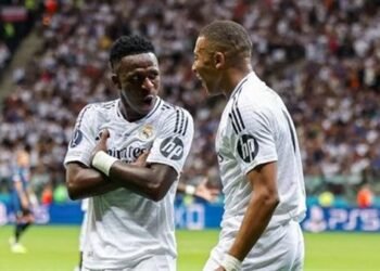 مبابي وفينيسيوس يقودان هجوم ريال مدريد في مباراة برشلونة بالكلاسيكو
