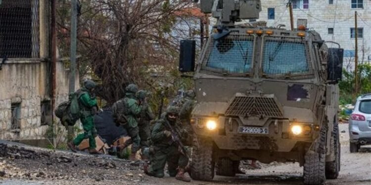 إسرائيل تضع علامات تحذيرية على طول الخط الأصفر في غزة وتؤجل فتح معبر رفح