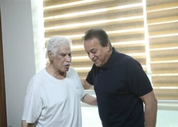 بتكليف من السيسي.. وزير الصحة يزور الكابتن حسن شحاتة للاطمئنان عليه