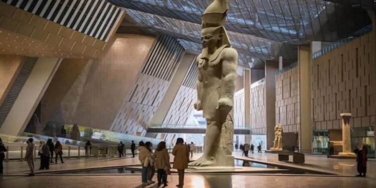 السياحة: لا طلبات تطوع ولا بيع تذاكر لافتتاح المتحف الكبير