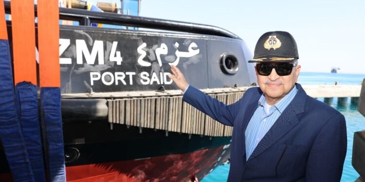 تدشين قاطرتين بحريتين لـ قناة السويس بطول 32 مترًا وقوة شد 90 طنًا