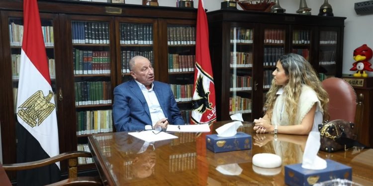 محمود الخطيب يستقبل المرشحين المحتملين لخوض انتخابات الأهلي