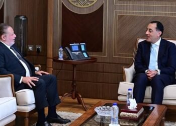 رئيس الوزراء يلتقي محافظ البنك المركزي