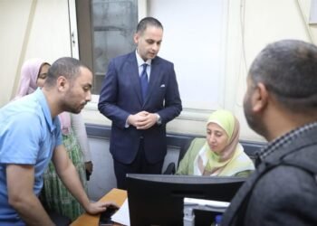 نائب وزير الصحة يحيل عاملة بمستشفى المنيرة العام للتحقيق