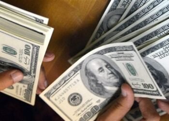 الدولار يسجل أعلى مستوياته عالميا خلال شهرين