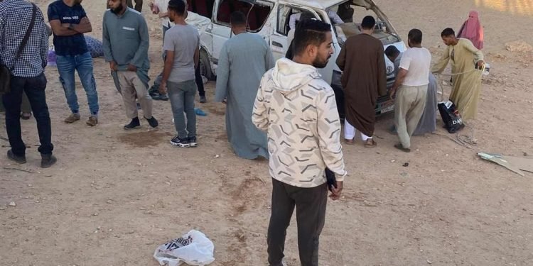 إصابة 8 أشخاص في انقلاب ميكروباص بالمنيا