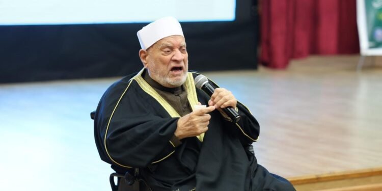 علماء الأزهر الشريف وكبار المشايخ يتوافدون على عزاء أحمد عمر هاشم