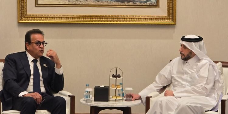 على هامش قمة الدوحة.. مباحثات مصرية قطرية لدعم غزة وتطوير الرعاية الطبية