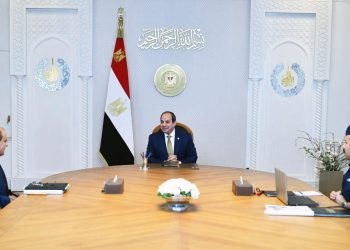 السيسي يشدد على جذب الاستثمارات وتعزيز الاكتفاء الذاتي خلال اجتماع مع جهاز “مستقبل مصر”