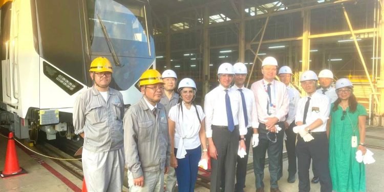 السفير المصري باليابان يتفقد قطارات الخط الرابع لمترو الأنفاق ويدفع بتوطين صناعتها في مصر