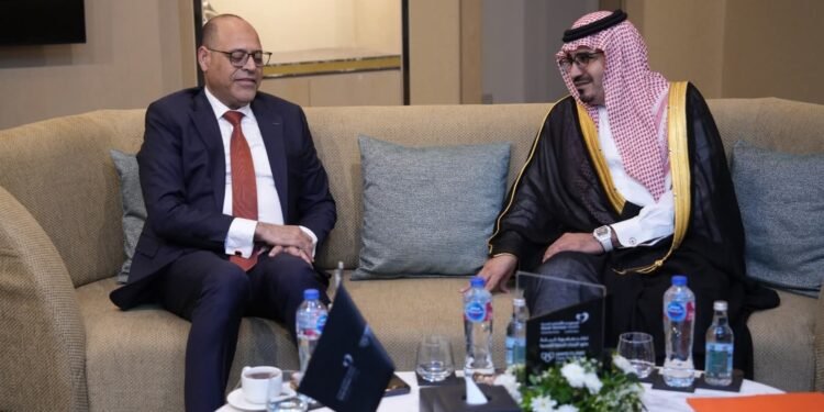 وزير العمل يشهد توقيع اتفاقية بين المستشفى السعودي الألماني ومؤسسة مايو كلينك المتخصصة في الاختراعات والأبحاث الطبية