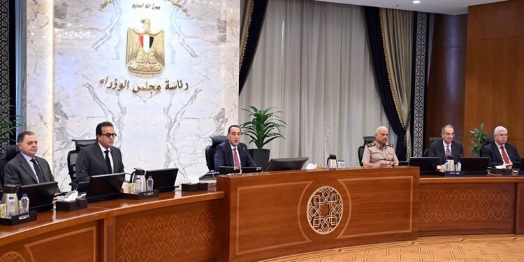 رئيس مجلس الوزراء يؤكد دعم مصر الكامل لمسار السلام في الشرق الأوسط بعد قمة شرم الشيخ