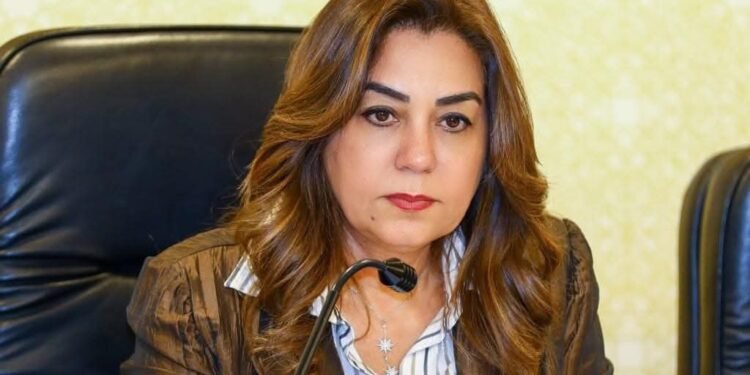 وزيرة التنمية المحلية تتابع مع المحافظين تطبيق تعريفة الركوب الجديدة بعد زيادة أسعار الوقود