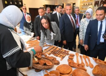 وزيرة التضامن الاجتماعي ومحافظ جنوب سيناء يتفقدان القرية التراثية بمدينة شرم الشيخ