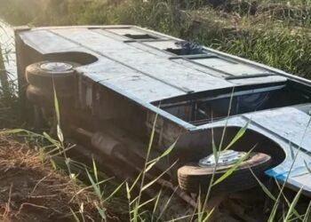 انقلاب أتوبيس تلاميذ الروضة بالمدرسة التجريبية الرسمية للغات بملوي