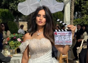 زينة تهرب من زفافها وتبدأ رحلة مليئة بالتقلبات في ورد وشوكولاته