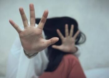 القبض على شاب حاول اختطاف طفلة خلال سيرها بالشارع في أكتوبر