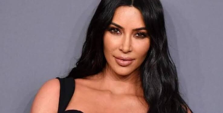 كيم كارداشيان تكشف عن إصابتها بتمدد الأوعية الدموية في المخ
