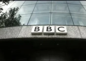 بي بي سي تعتذر لترامب بسبب مقطع وثائقي مُضلِّل