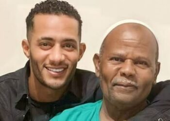 محمد رمضان يشيّع جثمان والده من مسجد مصطفى محمود اليوم