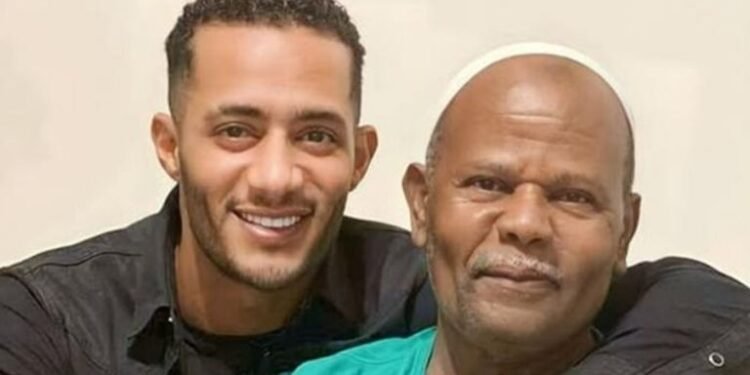 محمد رمضان يشيّع جثمان والده من مسجد مصطفى محمود اليوم